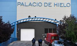 Policemen stand outside the Palacio de Hielo (Ice Palace) shopping mall where an ice rink was turned into a temporary morgue on March 23, 2020 in Madrid to deal with a surge in deaths in the Spanish capital due to the coronavirus. - The coronavirus death toll in Spain surged to 2,182 after 462 people died within 24 hours, the health ministry said.
The death rate showed a 27-percent increase on the figures released a day earlier, with the number of confirmed cases of COVID-19 rising to 33,089 in Spain, one of the worst-hit countries in the world after China and Italy. (Photo by PIERRE-PHILIPPE MARCOU / AFP)