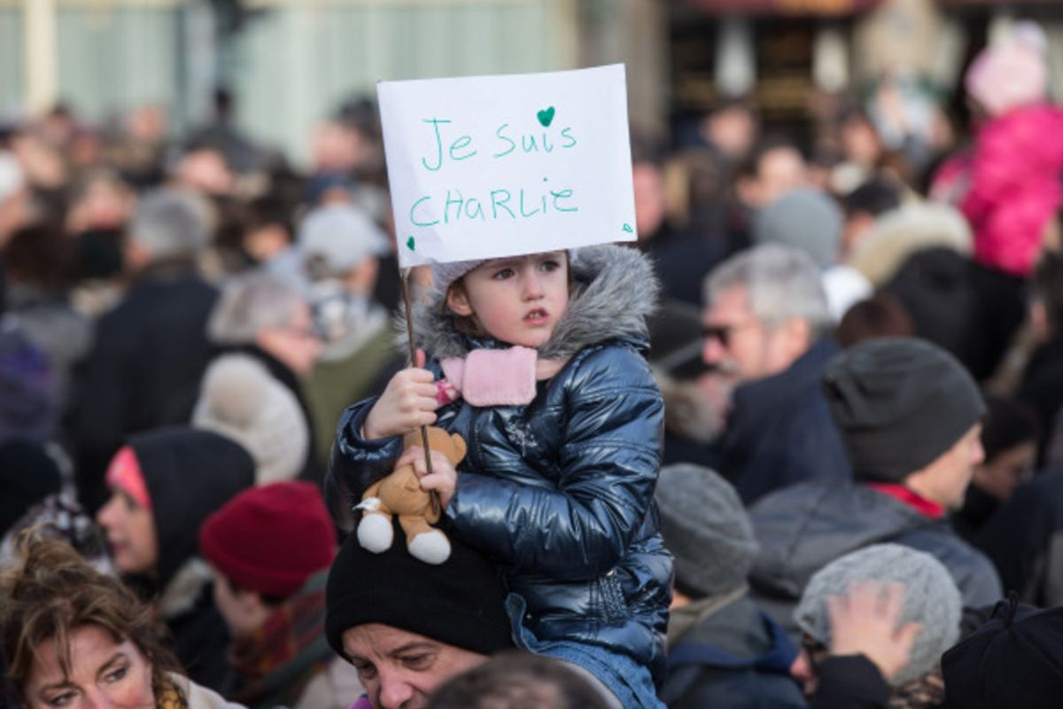 Manifestation Charlie Hebdo, place de la constitution,Gelle Fra.