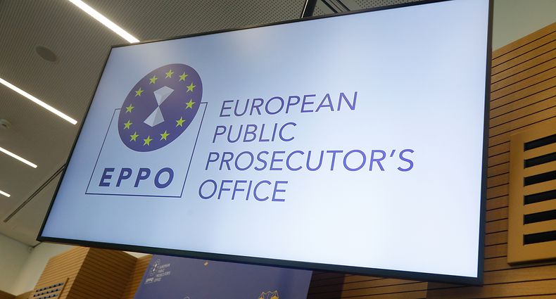 Die EPPO, der 22 der 27 EU-Mitgliedstaaten angehören, ist für Betrügereien zuständig, die den Haushalt der Europäischen Union betreffen. 