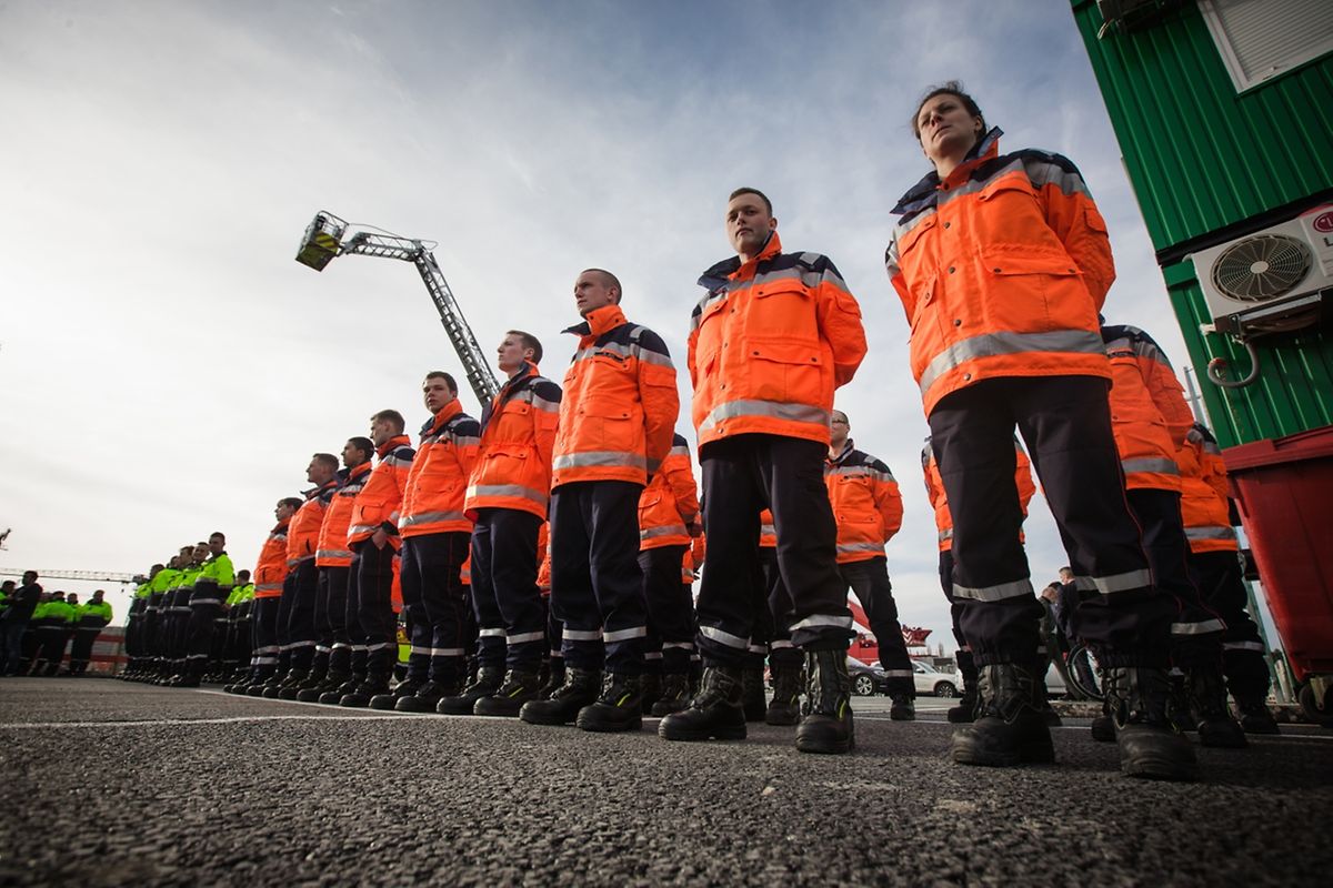 Bei der Grundsteinlegung am Freitag waren Hunderte Menschen zugegen.  