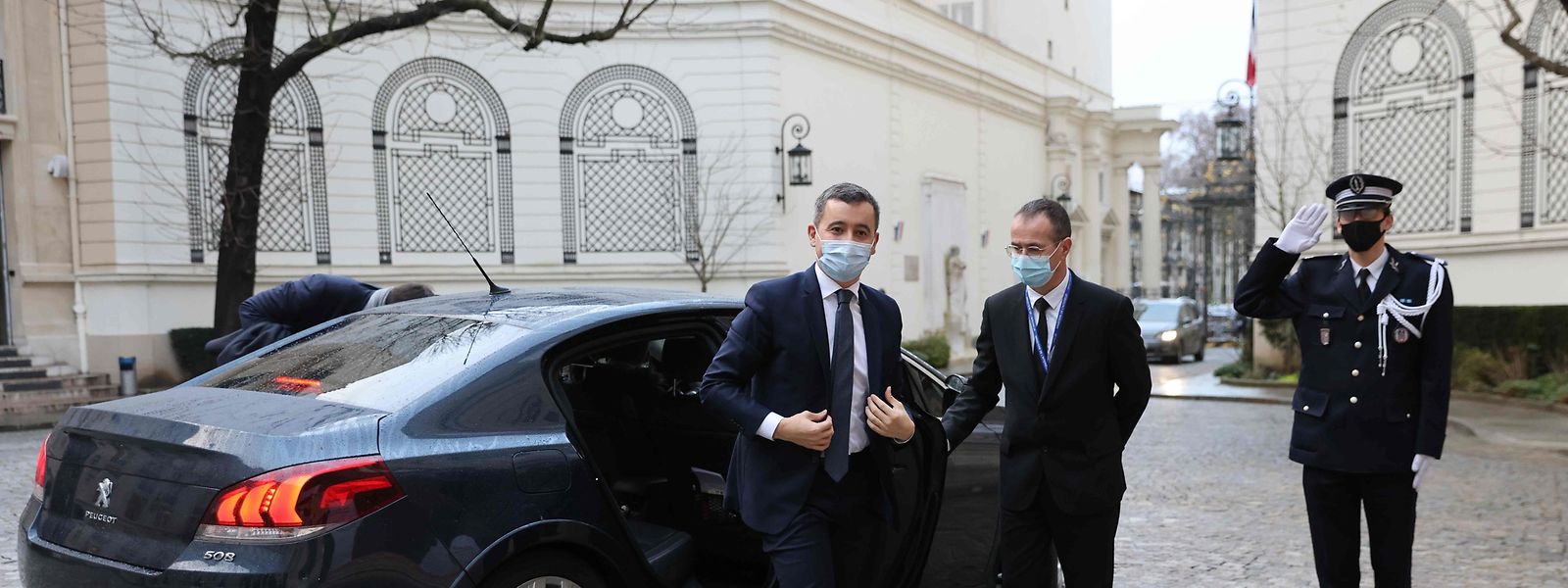 Der französische Innenminister Gérald Darmanin (links) geht in Sachen Kampf gegen die Islamisten in die Offensive.