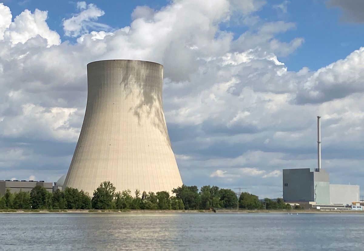 A central nuclear de Isar-2, na Baviera, estava sentenciada a fechar as portas até ao final do ano, mas vai ficar operacional até à primavera do próximo ano.