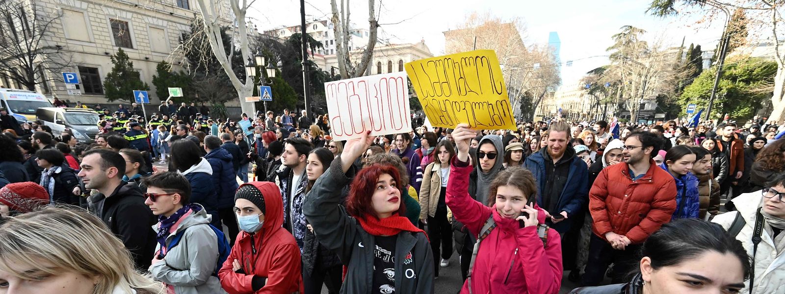 Am Mittwoch gingen erneut Tausende Menschen in Tiflis gegen zwei umstrittene Gesetzesvorhaben auf die Straße.