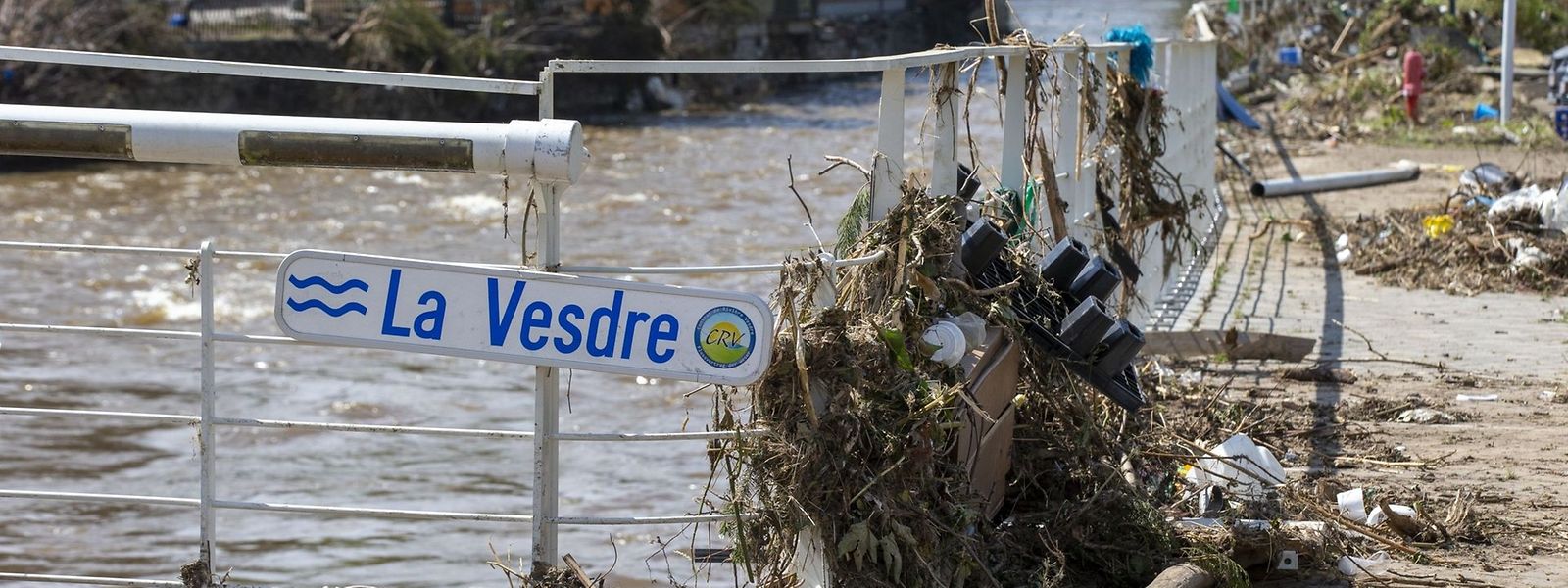Certains scientifiques et élus estiment que le barrage d'Eupen, dans la vallée de la Vesdre, aurait dû être délesté du trop-plein d'eau beaucoup plus tôt.