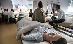 Wegen Personalmangels können Simulationsprojekte, bei den Übungssituationen gefilmt und analysiert werden, nicht konsequent durchgeführt werden, bemängelt die Aleps.