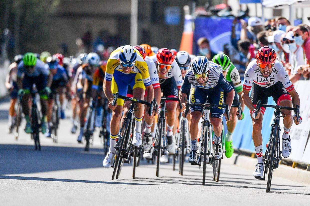 Diego Ulissi (I/Emirates) sichert sich den Etappensieg vor Amaury Capiot (B/Sport Vlaanderen) und Eduard Michael Grosu (ROM/Nippo).