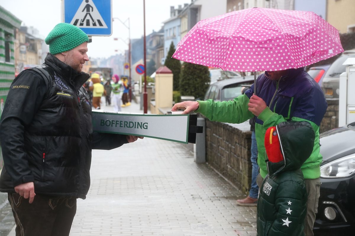 Am Sonntag sind die Karnevalisten durch die Straßen von Schifflingen gezogen. 
