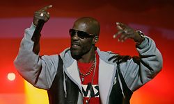 ARCHIV - 11.05.2014, Polen, Warschau: Der US-Rapper DMX steht bei einem Konzert auf der Bühne. Er liegt nach einem Herzanfall zur künstlichen Beatmung auf der Intensivstation eines Krankenhauses im Bundesstaat New York. (zu dpa «US-Rapper DMX nach Herzanfall im Krankenhaus") Foto: Rafal Guz/PAP/dpa +++ dpa-Bildfunk +++