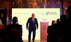 O primeiro-ministro, António Costa, após uma viagem de comboio entre Estação de Entrecampos e Setúbal, no âmbito do Programa de Apoio à Redução Tarifária, na Câmara Municipal de Setúbal, 01 de abril de 2019. JOSÉ SENA GOULÃO/LUSA