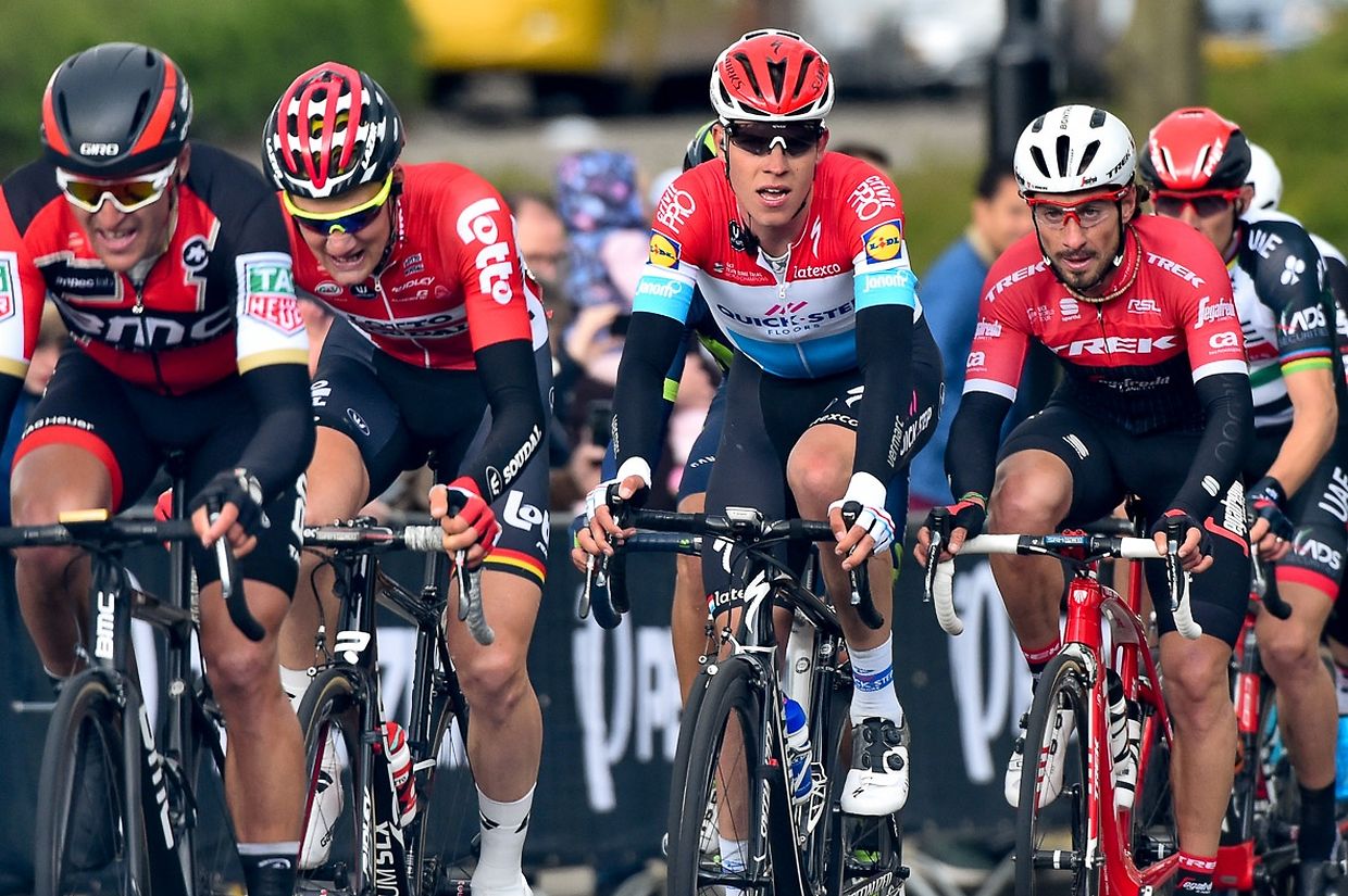 Die Verfolgergruppe mit Bob Jungels (Quick-Step).