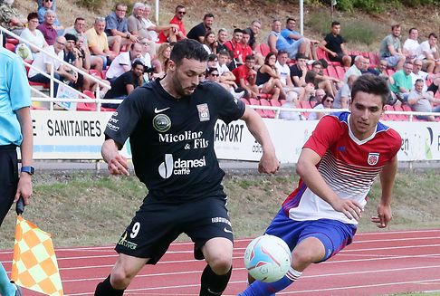 Le Fola chute d\'entrée, les visiteurs à la fête