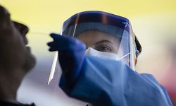 SPRINGFIELD, TN - APRIL 18: Detail view of a medical professional administering a test for coronavirus (covid-19) at a drive thru test site on April 18, 2020 in Springfield, Tennessee. Tennessee drive thru testing sites now allow those without symptoms of coronavirus (covid-19) to receive testing.   Brett Carlsen/Getty Images/AFP
== FOR NEWSPAPERS, INTERNET, TELCOS & TELEVISION USE ONLY ==
