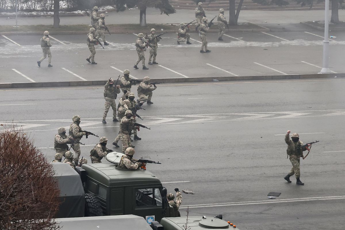 Almaty: Sicherheitskräfte sind bei einer sogenannten Antiterroroperation eingesetzt, um Massenunruhen zu beenden. 