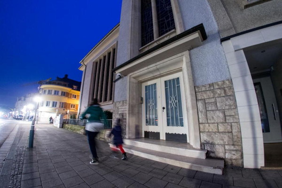 Synagogue d'Esch dans la rue du Canal: la communauté israélite libérale y est en plein boom. Outre la synagogue d'Esch et de Luxembourg, il en reste une à Ettelbruck qui n'est plus utilisée mais qui va être transformée en musée.