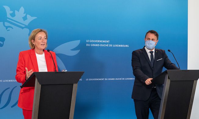 Health Minister Paulette Lenert (left) and Prime Minister Xavier Bettel (right). 
