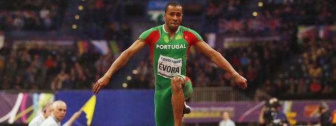 Nelson Évora sai triste e lesionado na despedida olímpica