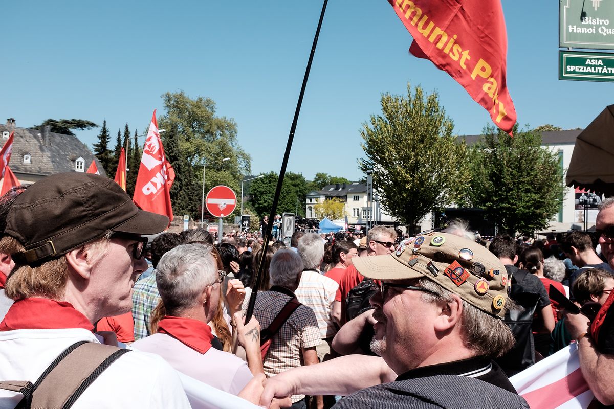 In Trier fanden am Samstag mehrere Demonstrationen statt. Die einen Teilnehmer waren für, die anderen gegen die Ehrung von Karl Marx. 