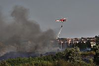 A picture taken on July 4, 2022 shows a firefighter's helicopter in action after a fire broke out in Valle Aurelia park in Rome on July 4, 2022. (Photo by Andreas SOLARO / AFP)
