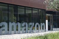 Amazon rétorque: «Nous pensons qu'Amazon n'a reçu aucun traitement spécial de la part du Luxembourg et que nous avons payé nos impôts en totale conformité à la fois avec les règles fiscales internationales et luxembourgeoises».