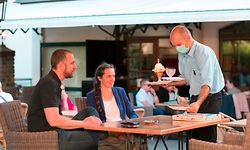 Télécran, Restaurant Petry, Terrasse in Vianden, , Foto: Guy Wolff/Télécran