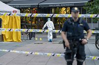 A forensic investigator is seen on June 25, 2022, after shots were fired outside pubs and nightclubs in central Oslo killing two people injuring another 21. - Police said a suspect had been arrested following the shootings, which occurred around 1:00 am (2300 GMT Friday) in three locations, including a gay bar, in the centre of the Norwegian capital. Police reported two dead and 14 wounded, said two weapons had been seized and are "investigating the events as a terrorist act". (Photo by Javad Parsa / NTB / AFP) / Norway OUT