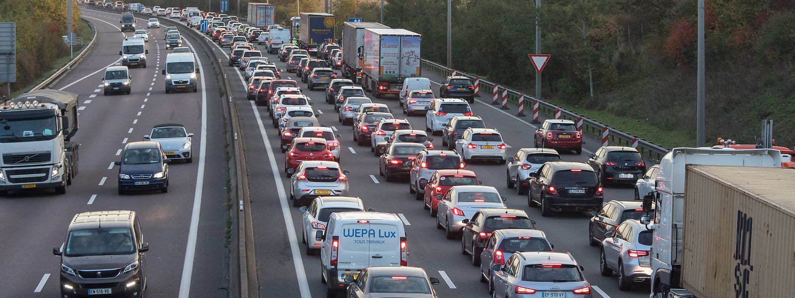 Si le télétravail a ses avantages, il reste encadré. Difficile donc pour les travailleurs frontaliers d'avoir le beurre et l'argent du beurre...