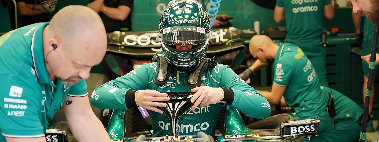 Trotz Schmerzen bewies Lance Stroll, dass er das enge Cockpit binnen zwölf Sekunden verlassen kann.