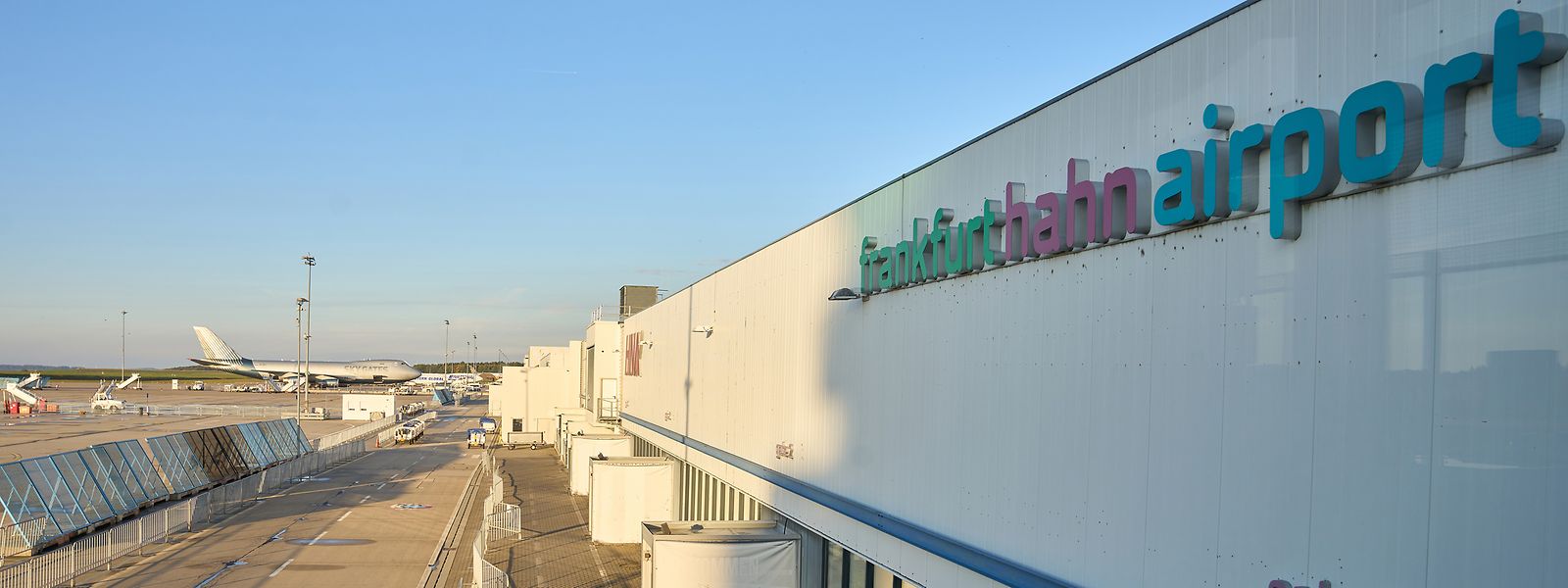Schon seit Herbst 2021 ist der Hunsrück-Flughafen Hahn insolvent - nun beraten Gläubiger erneut über seinen stockenden Verkauf. 