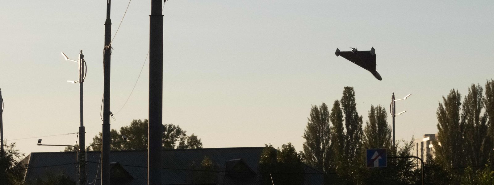 Das Foto zeigt eine russische Drohne kurz vor dem Einschlag in Kiew am Montagmorgen.