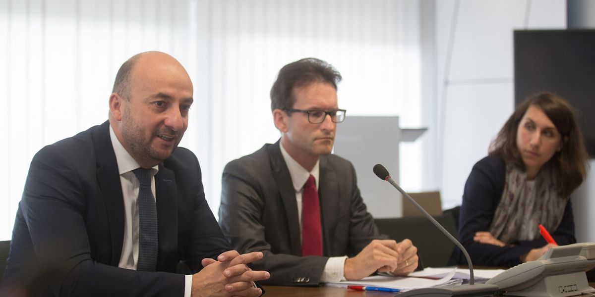 Wirtschaftsminister Etienne Schneider, Carlo Thelen von der Handelskammer und Nancy Thomas von IMS Luxembourg erwarten sich viel von Jeremy Rifkin.