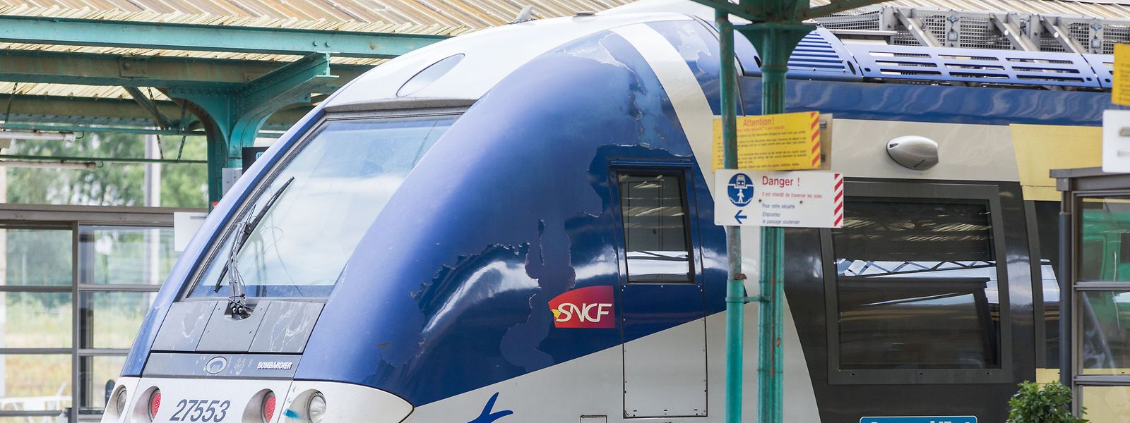 A SNCF foi atingida pela quinta vaga da covid-19 e teve de cancelar os comboios regionais, mas o fenómeno permanece por enquanto "local e marginal".