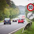 Auf der N11 sind jetzt Tempo-90-Schilder angebracht. 