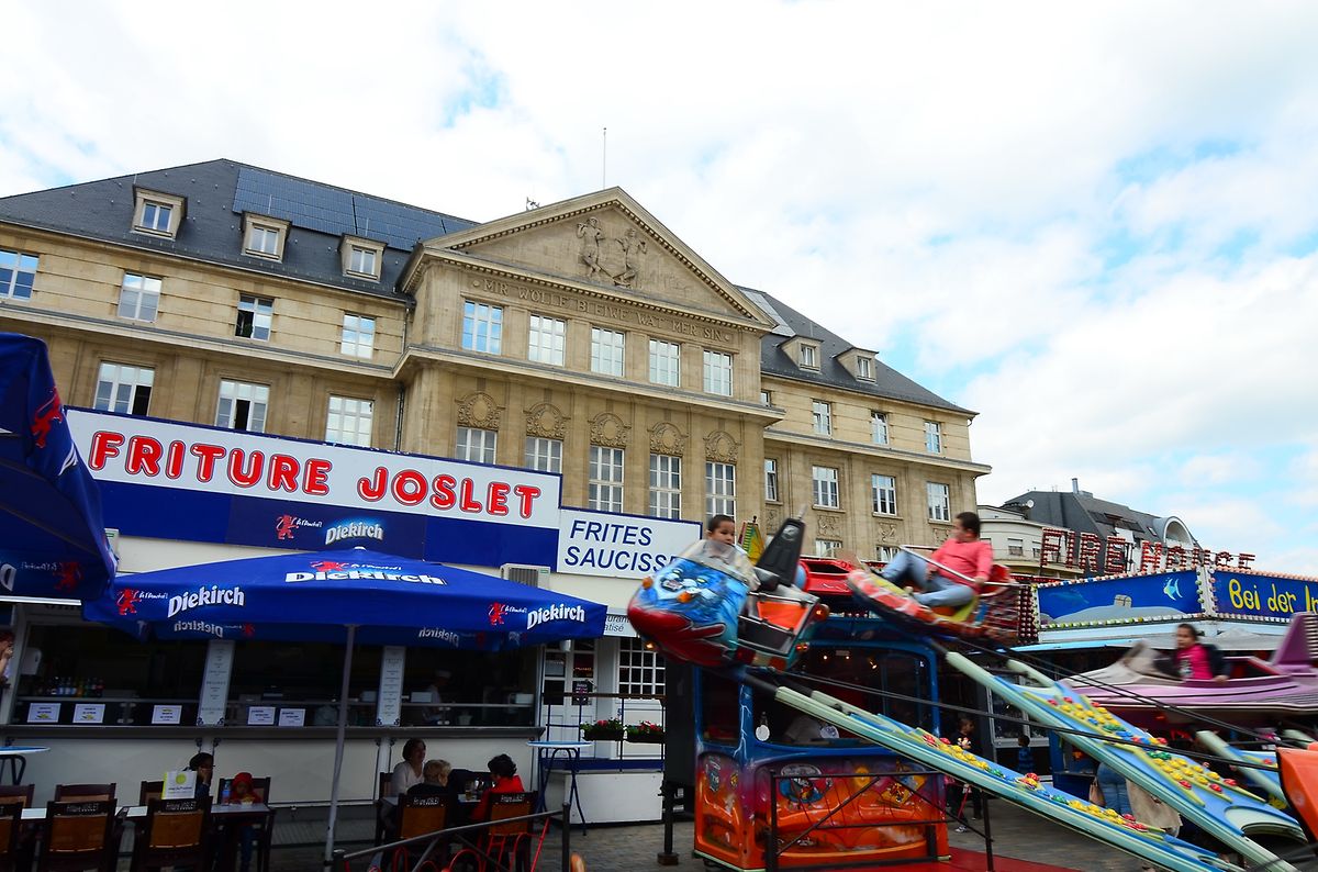 Die „Friture Joslet“ zählt zu den bekanntesten Kirmesbetrieben. Auch bei der Pfingstkirmes in Esch/Alzette darf das Traditionsunternehmen nicht fehlen.