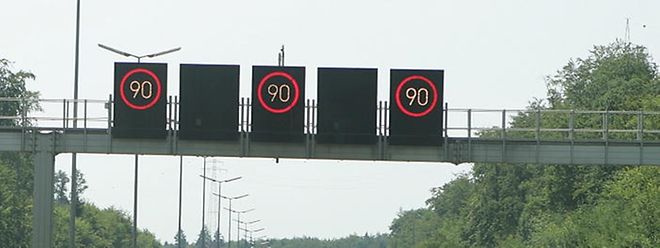 Bei hoher Ozonbelastung wird die Maximalgeschwindigkeit auf dem Autobahnnetz auf 90 km/h begrenzt.