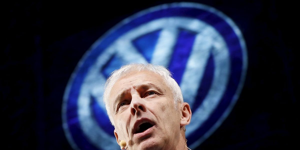 Konzernchef Matthias Muller spricht zur versammelten Presse am Beginn der Detroiter Automesse.