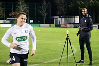 Fussball Training der Frauenfussball Nationalmannschaft mit Athletiktrainer Kevin RUTARE und dem Nationaltrainer Dan SANTOS in Beggen am 17.12.2020 in Beggen Kevin RUTARE