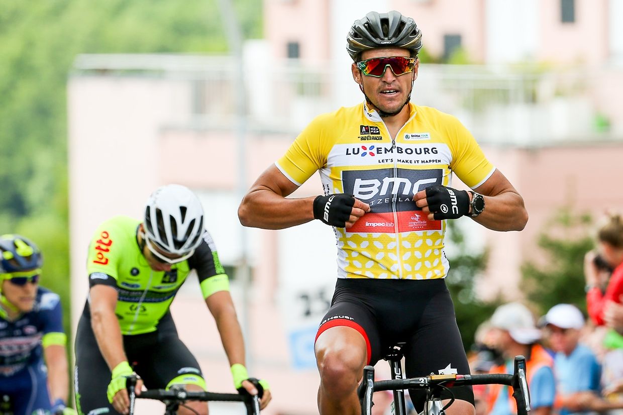 Greg Van Avermaet (B/BMC) sichert sich die letzte Etappe und den Gesamtsieg.