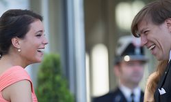 O príncipe com a irmã, a princesa Alexandra.