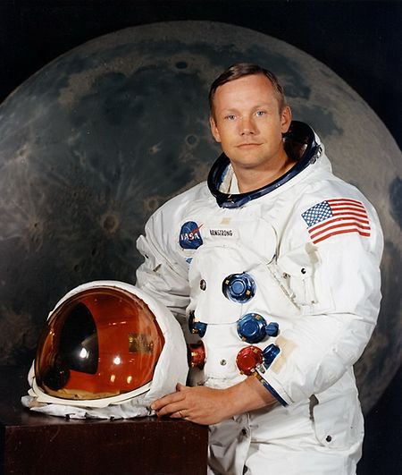 Neil Armstrong war der erste Mensch, der den Mond betrat.