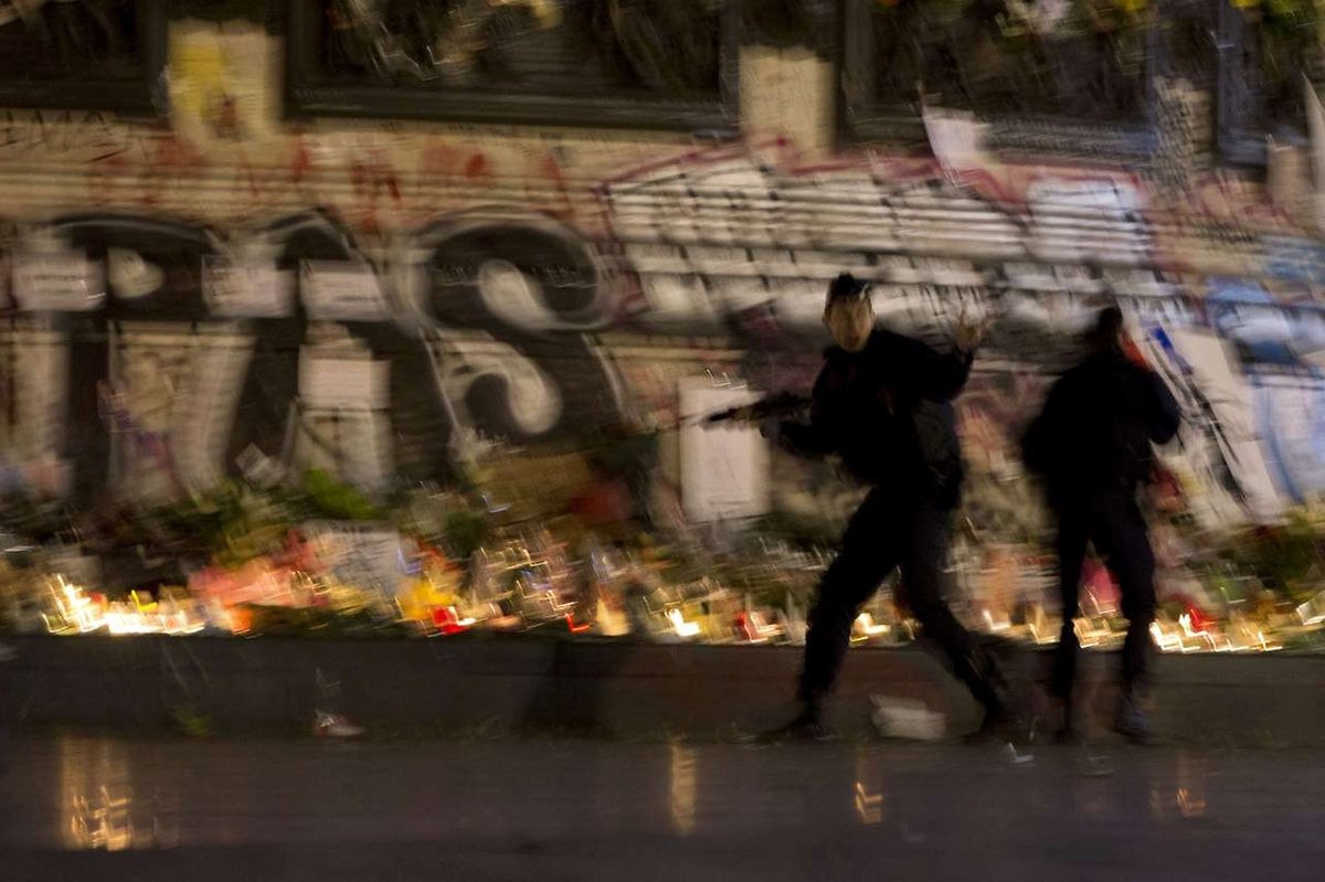 Als eine Panik ausbrach wurden auch die Polizisten nervös.