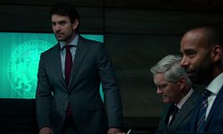Nach "Daredevil" bekommt Charlie Cox (l.) seine nächste Hauptrolle - diesmal in "Treason", einer neuen Agentenserie auf Netflix.