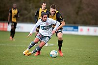 Kevin Lourenco (Strassen l.) gegen Kempes Tekiela (Niederkorn r.) / Fussball, Nationaldivision, Niederkorn - Strassen / 14.03.2021 / Niederkorn / Foto: Christian Kemp