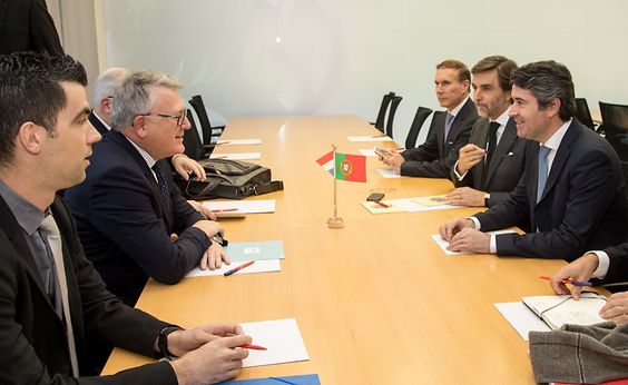 A reunião de trabalho tinha apenas um ponto na agenda: a formação profissional em português para os trabalhadores portugueses no Luxemburgo, especialmente no setor da construção.