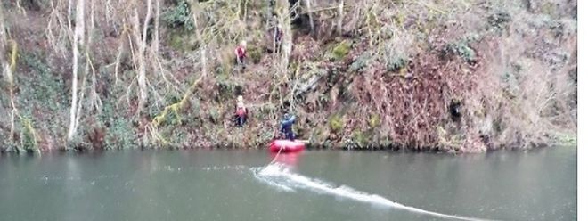 Die Person war nahe der Staumauer ins Wasser gefallen. 