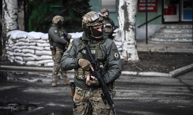Ukrainian troops patrol in the town of Novoluhanske, eastern Ukraine, on February 19, 2022