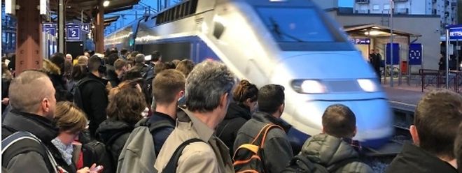 Du monde à la gare de Bettembourg vendredi soir, attendant avec impatience les trains direction Thionville.