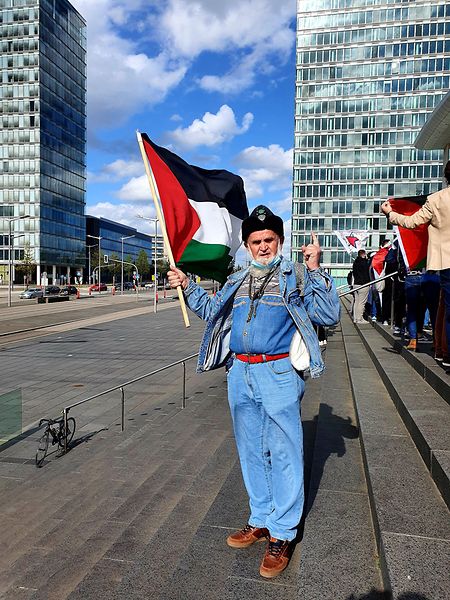 Hajradin Husové, 75 anos, bósnio.

