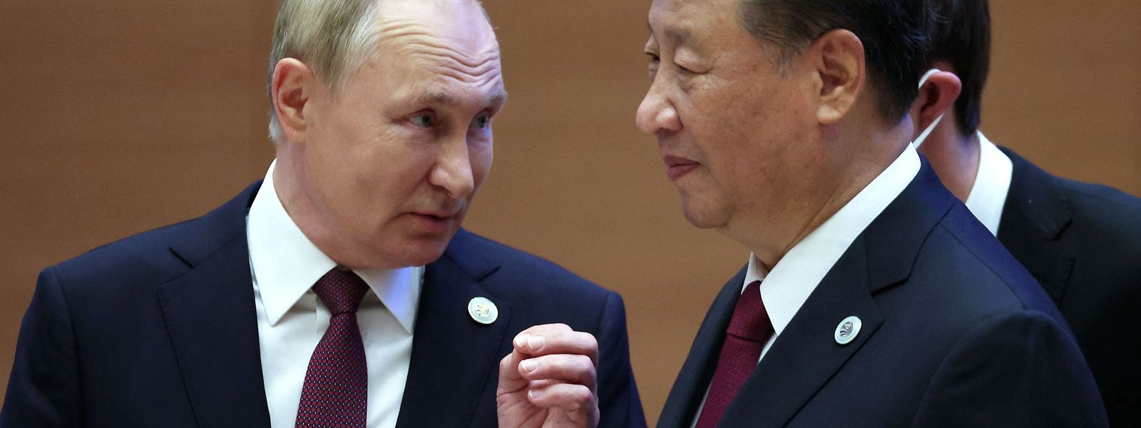 Jinping im Gespräch mit Putin.