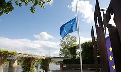 In Schengen wehen die Europafahnen derzeit auf halbmast.