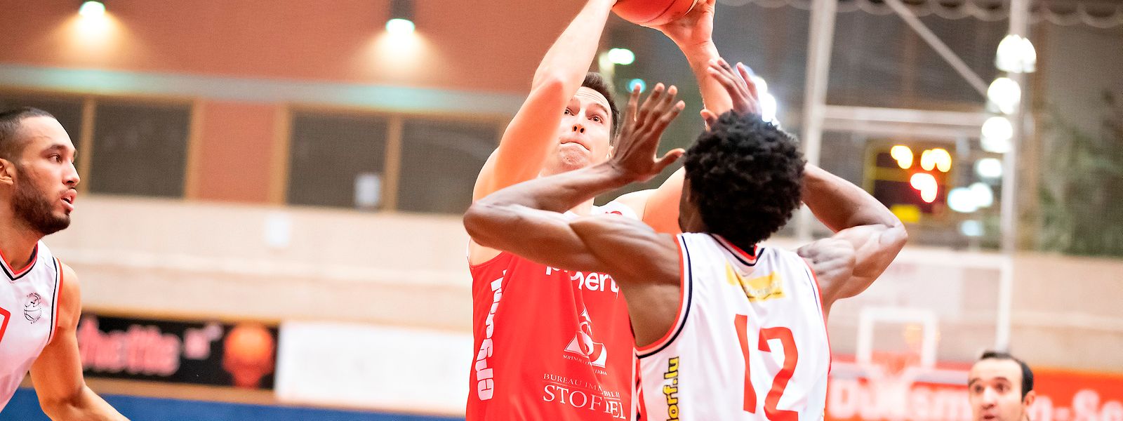 Xavier Engel (rotes Trikot) und Racing haben von elf Partien nur drei gewonnen.